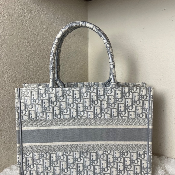 Christian Dior Oblique Jacquard Book Tote Medium - Picture 2 of 8